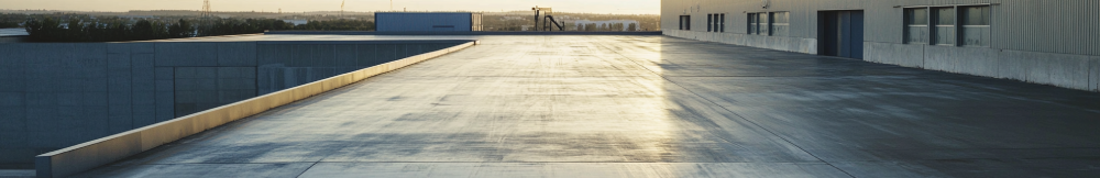 Flat roofing system on an industrial building